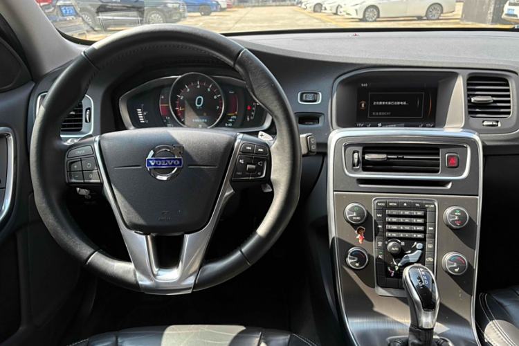 Used Volvo V60 2014 T5 Zhiya Edition