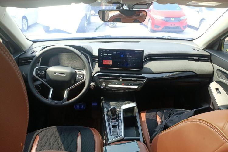 Used Haval LHERY 2022 Jingxiang Edition 1.5T Copper Rabbit Center Console