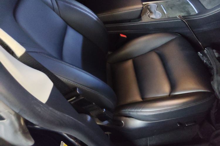 Used Tesla Model Y 2023 Long-Range All-Wheel-Drive Version