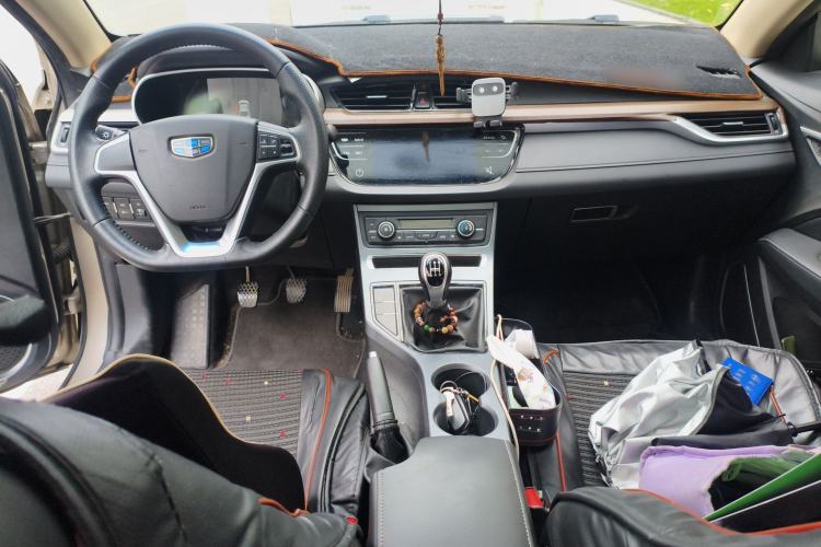 Used Geely Auto Emgrand 2018 1.5L Manual Upward Connect Edition Center Console
