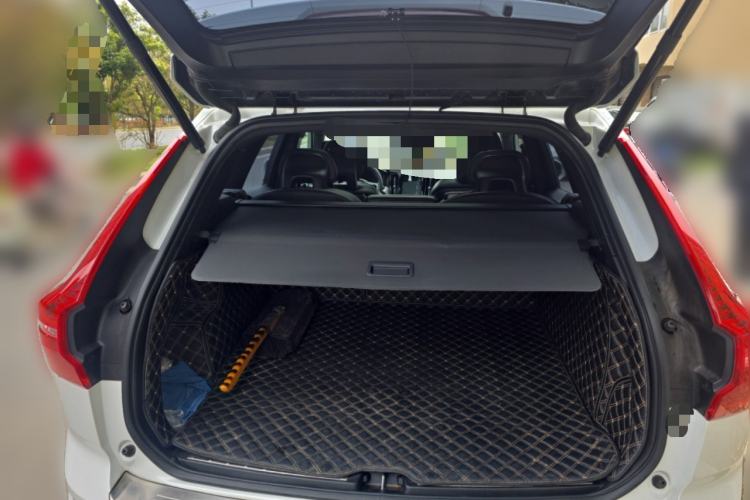 Used Volvo XC60 2019 T5 4x4 Zhiyuan Sport Edition China V Standard Trunk