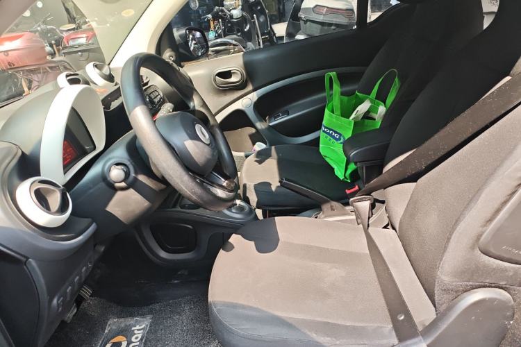 Used smart fortwo 2015 1.0L 52 kW hardtop Dynamic version Left Front Seat