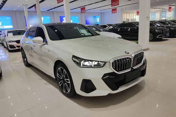 Used BMW 5 Series 2024 530Li Leading Model M Sport Package Front Right 45 Deg