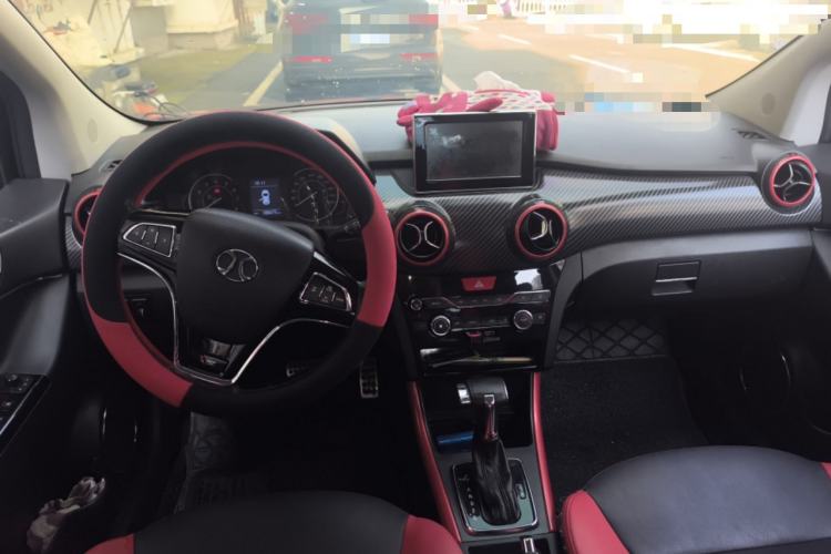 Used BAIC Senova X25 2015 1.5L Automatic Elite Model Center Console