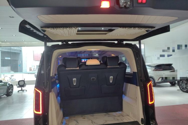 Used Mercedes-Benz Vito 2023 2.0T Elite Version 7 Seats Trunk