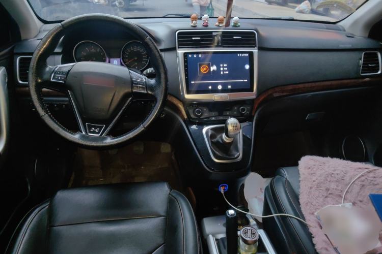 Used Haval H6 2014 Sport Version 1.5T Manual Two-Wheel Drive Elite Edition Center Console