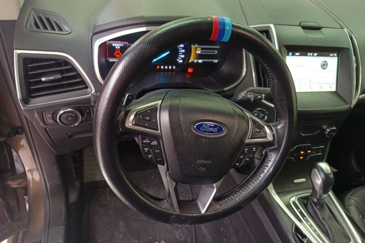 Used Ford Edge 2016 EcoBoost 245 Two-Wheel-Drive Titanium 7-Seater Steering Wheel