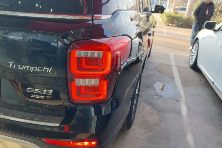 Used GAC Trumpchi GS8 2019 390T Two-Wheel Drive Luxury Smart Connectivity Version (7 Seats) Right Rear Taillight
