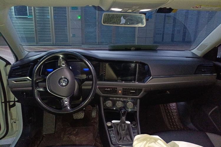 Used Volkswagen Sagitar 2021 280TSI DSG 30th Anniversary Edition Center Console