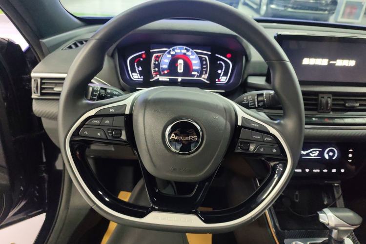 Used Dongfeng Aeolus Yixuan 2020 230T Automatic Glare-Proof Dark Knight Edition Steering Wheel