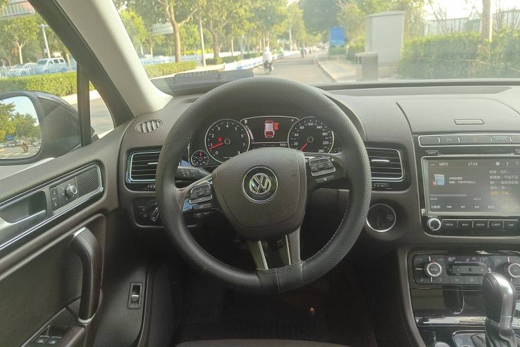 Used Volkswagen Touareg 2017 3.0 TSI Touareg Model Steering Wheel