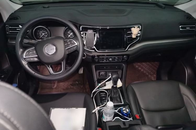 Used Jeep Commander 2018 2.0T Two-Wheel Drive Enjoyment Version China VI Emission Standard