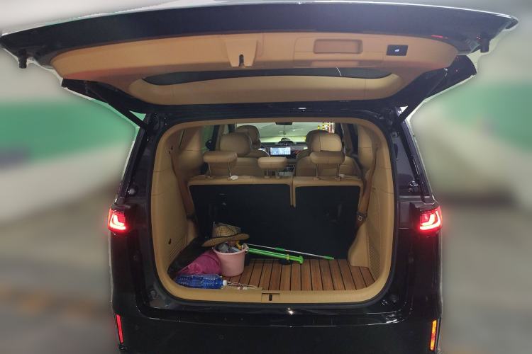 Used VOYAH Dream 2024 PHEV Extended-Range Premium Edition Trunk