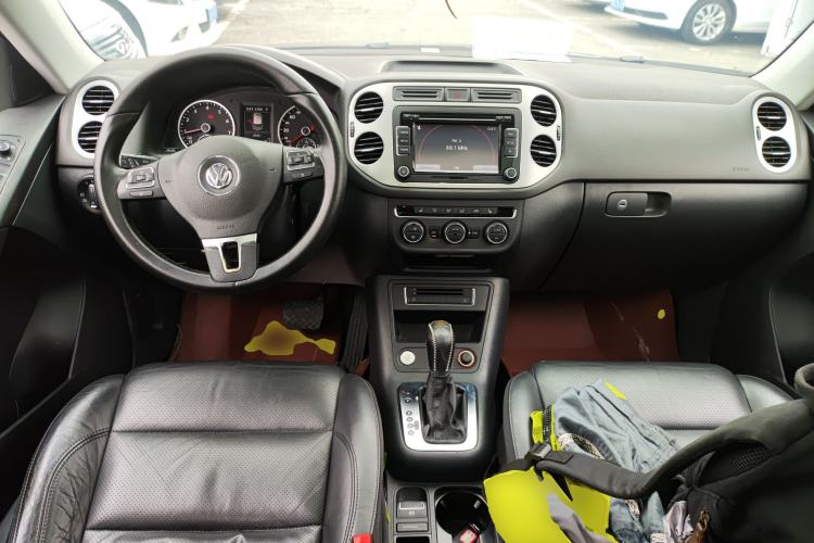 Used Volkswagen Tiguan 2015 1.8TSI Automatic All-Wheel-Drive Luxury Model Center Console