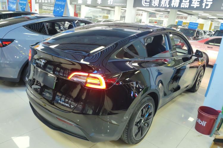 Used Tesla Model Y 2022 Rear-Wheel-Drive Version Rear Right 45 Deg