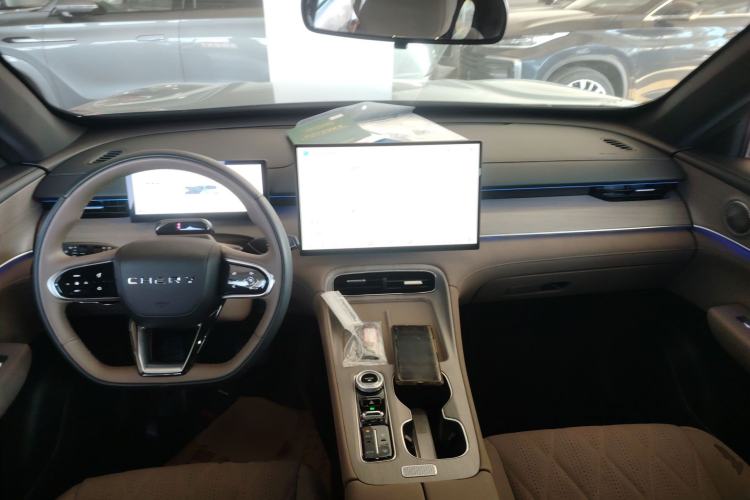 Used Chery Tiggo 8 PLUS C-DM 2025 1.5T 116 km Prestige Version 5 Seats