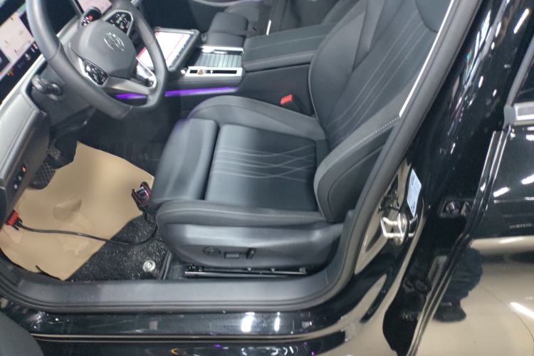 Used Volkswagen Magotan 2024 300TSI DSG Prestige Edition—A Real Eye-Catcher Left Front Seat