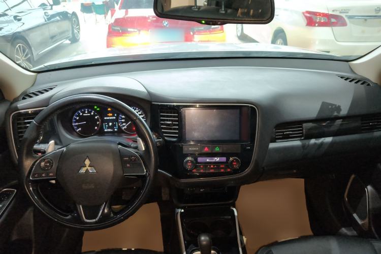 Used Mitsubishi Outlander 2019 2.4L Two-Wheel Drive ZhiXing Version 5 Seats China V Emission Standard