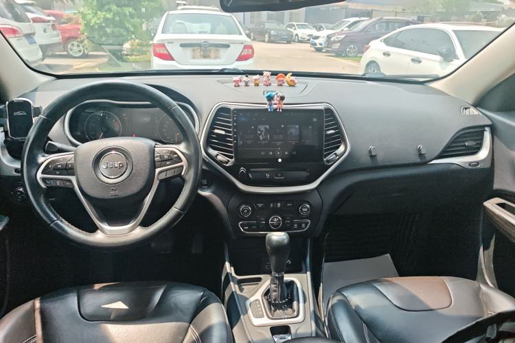 Used Jeep Cherokee 2016 2.4L Leading Edition Center Console