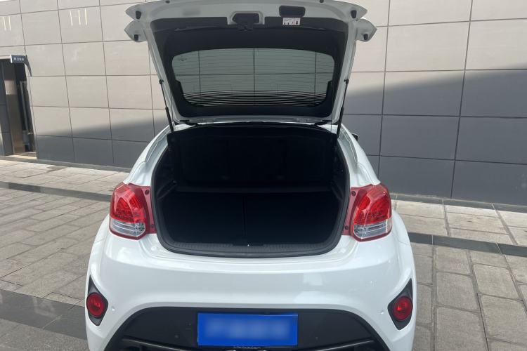 Used Hyundai Veloster 2015 1.6T Automatic Luxury Edition Trunk