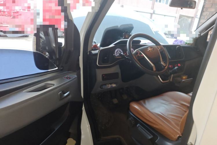 Used SAIC MAXUS Xintu V80 2021 2.0T Manual Classic Aoyuntong 127 PS Mid-axle Mid-roof 6/7/8/9-Seater Driver Seat
