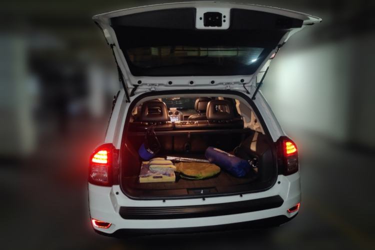 Used Jeep Compass 2012 2.4L four-wheel-drive sport version
