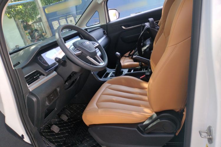 Used BAW Ruisheng Ace M7 2025 2.0L Manual Long Wheelbase Luxury Version 9 Seats Left Front Seat