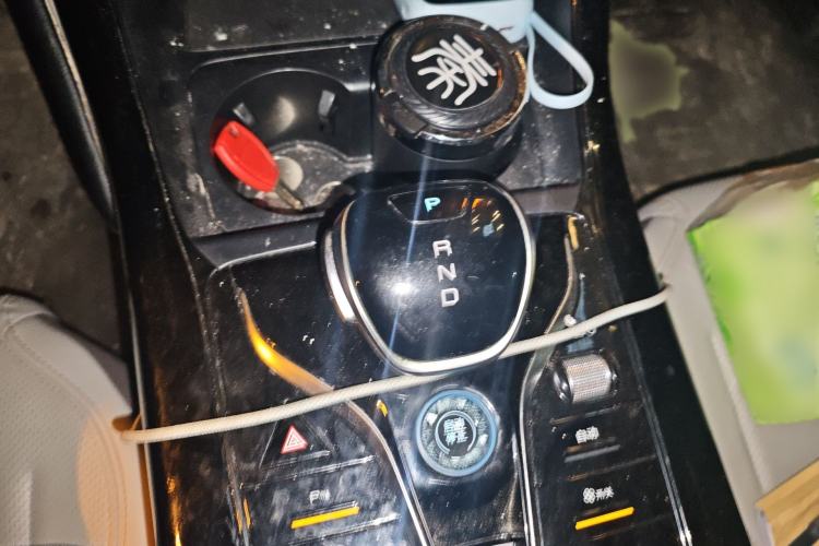 Used BYD Qin PLUS 2024 HONOR Edition DM-i 55KM Leading Model Gear Lever