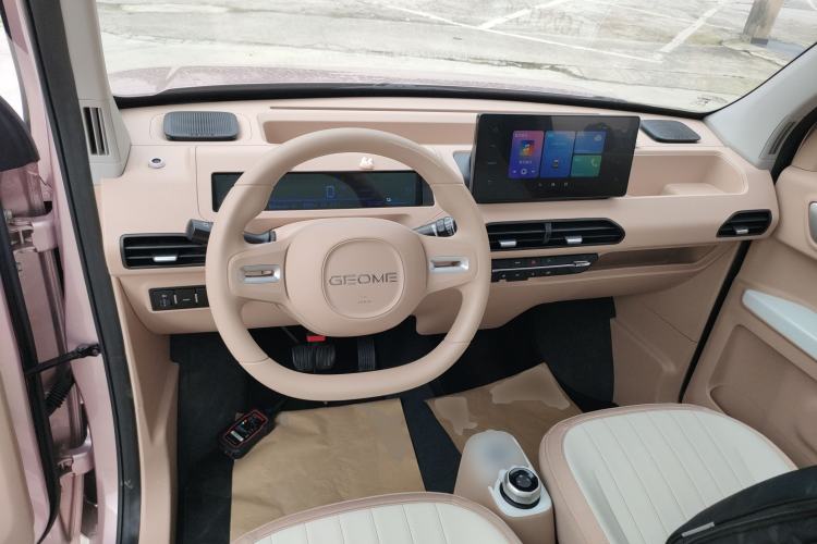 Used Geely Galaxy Panda 2023 Panda Mini 200km Dynamic Bear Center Console