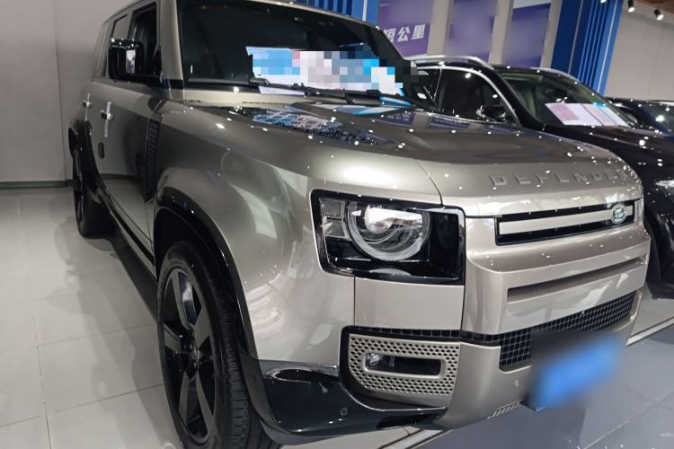 Used Land Rover Defender 2025 110 3.0T P400 – Dynamic HSE Front Right 45 Deg