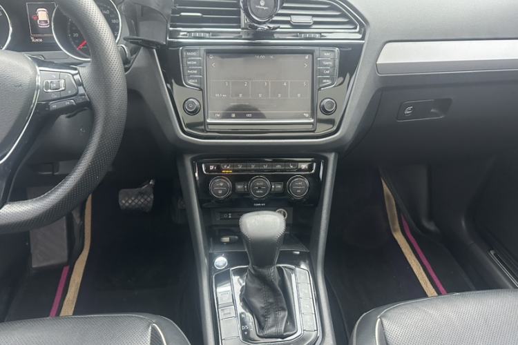 Used Volkswagen Tiguan L 2017 330TSI Automatic Two-Wheel Drive Flagship Edition Interior 2