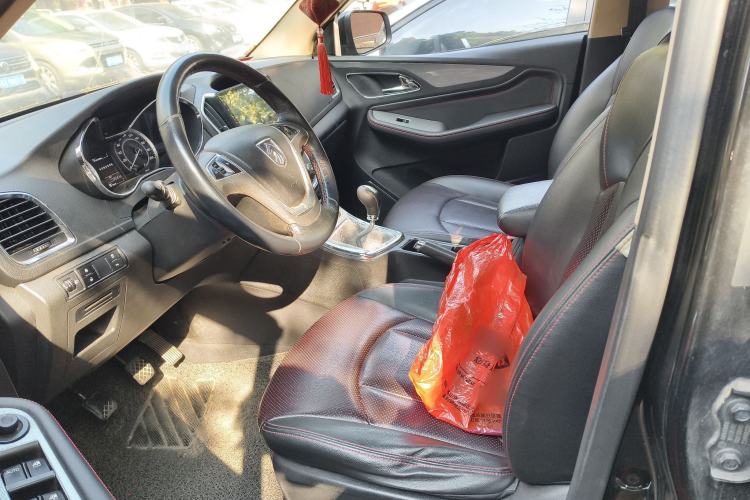 Used Baojun 560 2015 1.8L manual luxury version
