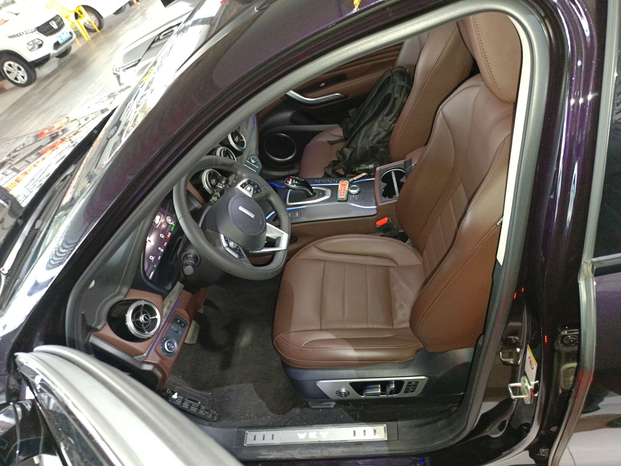 المقاعد الأمامية داخل السيارة