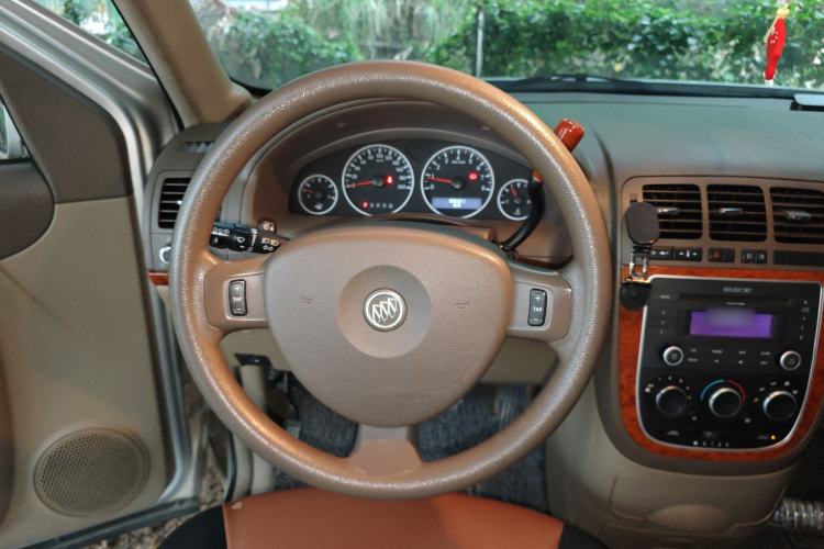 Used Buick GL8 2011 2.4L CT Comfort Edition
