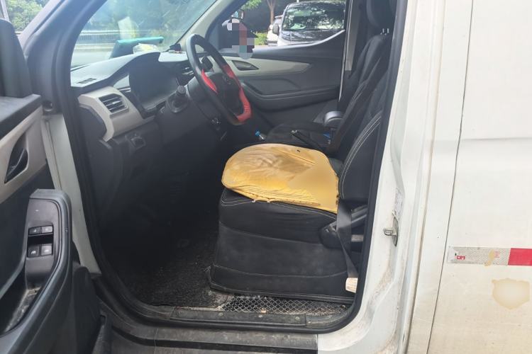 Used SAIC MAXUS EV30 2022 Pure Electric Smart Logistics Expert with Short Wheelbase Guoxuan