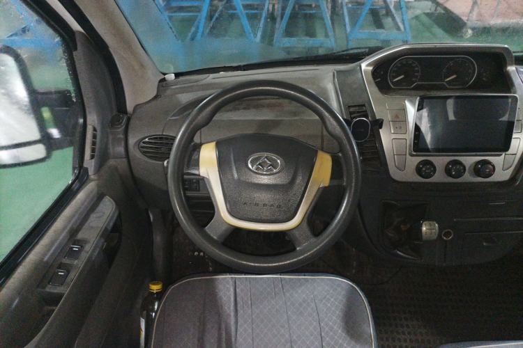 Used SAIC MAXUS Xintu V80 2017 2.5T 5-Speed Manual Aoyuntong China IV Short Wheelbase Mid-Height 5/6/10-Seater Steering Wheel