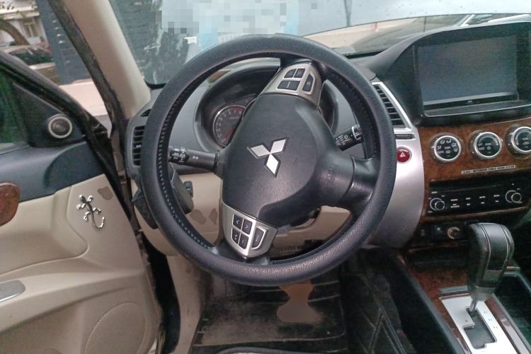 Used Mitsubishi Pajero Sport 2013 3.0L Automatic Two-Wheel Drive Luxury Edition