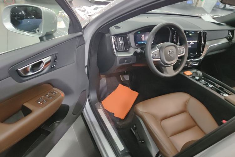 Used Volvo XC60 2024 B5 4x4 Smart Luxury Edition
