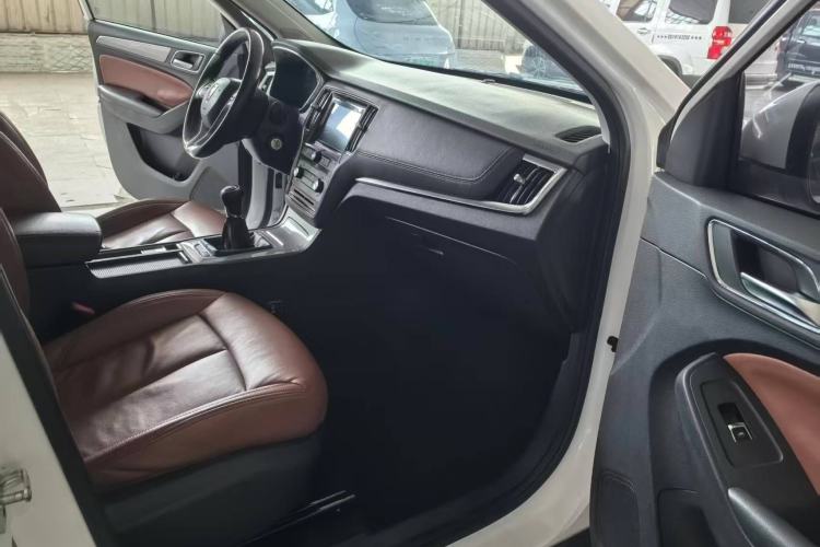 Used Roewe RX5 2016 Revised Version 20T Two-Wheel Drive Manual Transmission Luxury Edition