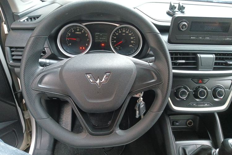Used Wuling Hongguang S3 2019 1.5L Manual Standard Version China VI Standard Steering Wheel