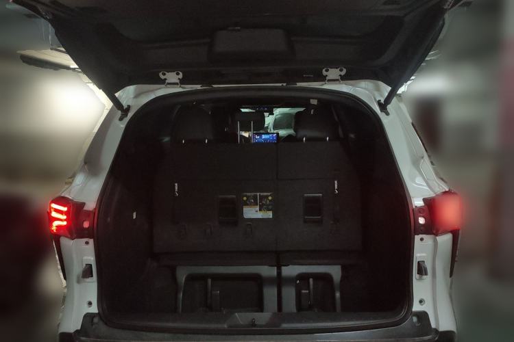 Used Toyota SIENNA 2021 2.5L Hybrid Platinum Edition Trunk