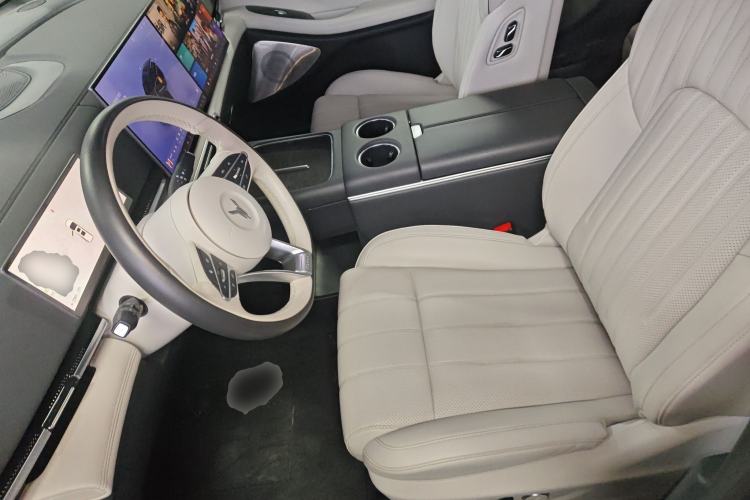 Used VOYAH Dream 2025 EV Four-Wheel Drive Flagship Kunpeng Edition