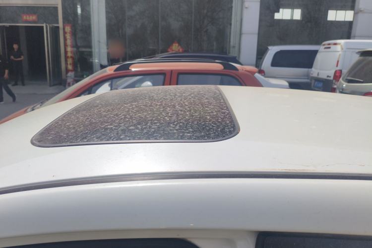 Used Nissan Tiida 2014 1.6L CVT Smart Model Roof