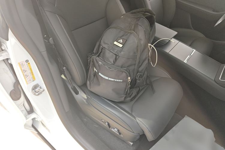 Used Tesla Model Y L 2025 Model Long-Range All-Wheel-Drive Version
