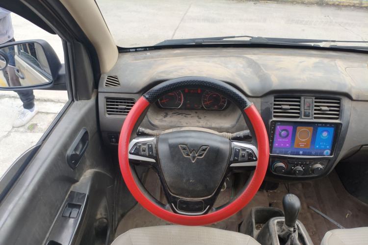 Used Wuling Rongguang S 2021 1.2L Standard Edition Air-Conditioned 7-Seater LSI Steering Wheel