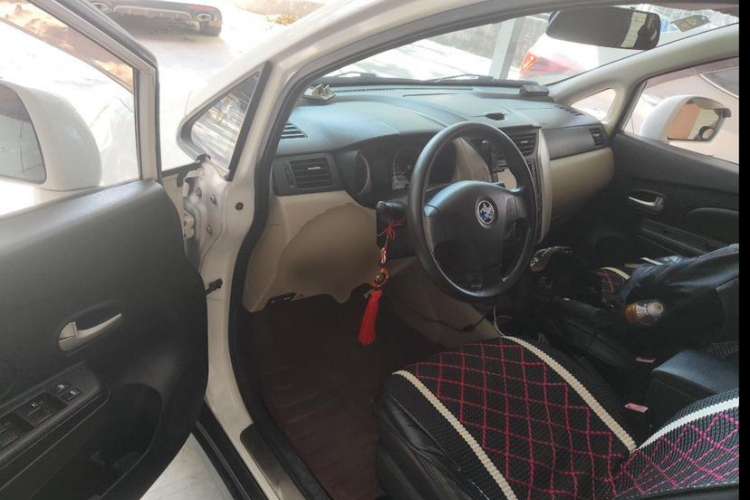 Used Venucia R50 2013 1.6L Automatic Fashion Edition
