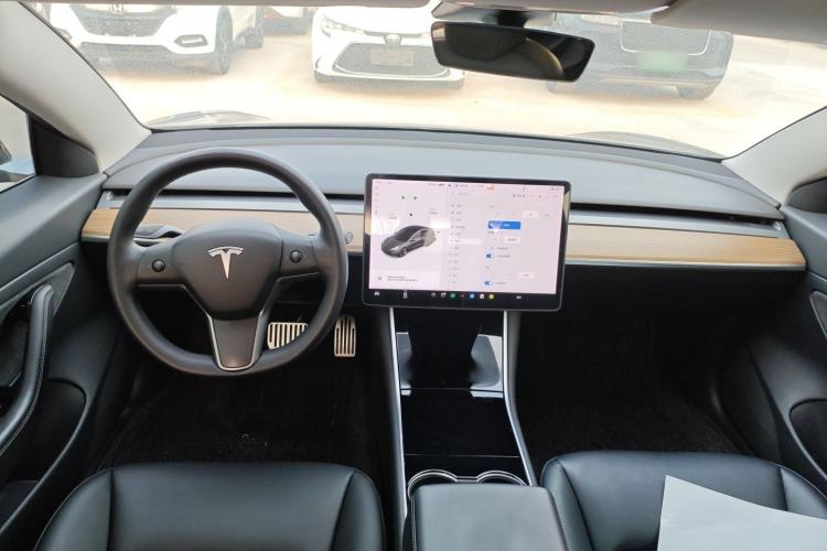 Used Tesla Model 3 2020 Revised Version Standard Range Rear-Wheel Drive – Upgraded Edition Center Console
