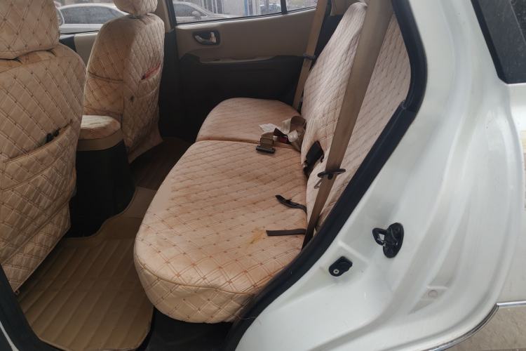 Used Huatai Santa Fe Classic 2012 2.0L Gasoline Manual Two-Wheel Drive with Sunroof Left Rear Seat