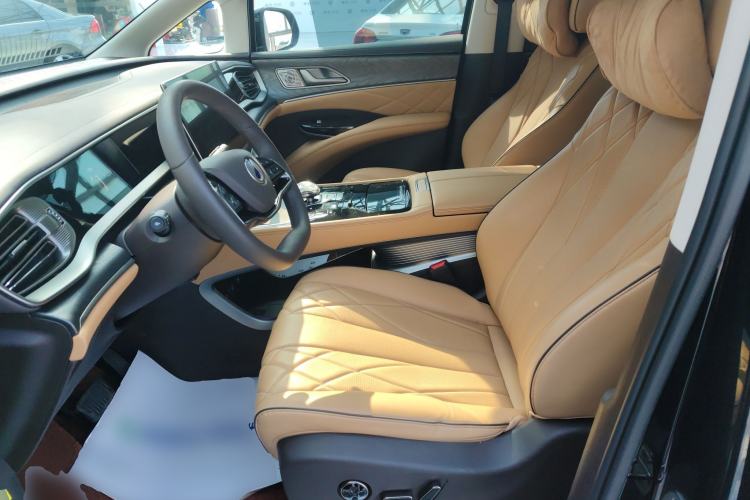 Used Denza D9 2024 DM-i 970 Luxury Model
