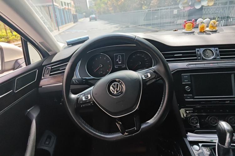 Used Volkswagen Magotan 2018 Facelift 330TSI DSG Luxury Model Steering Wheel